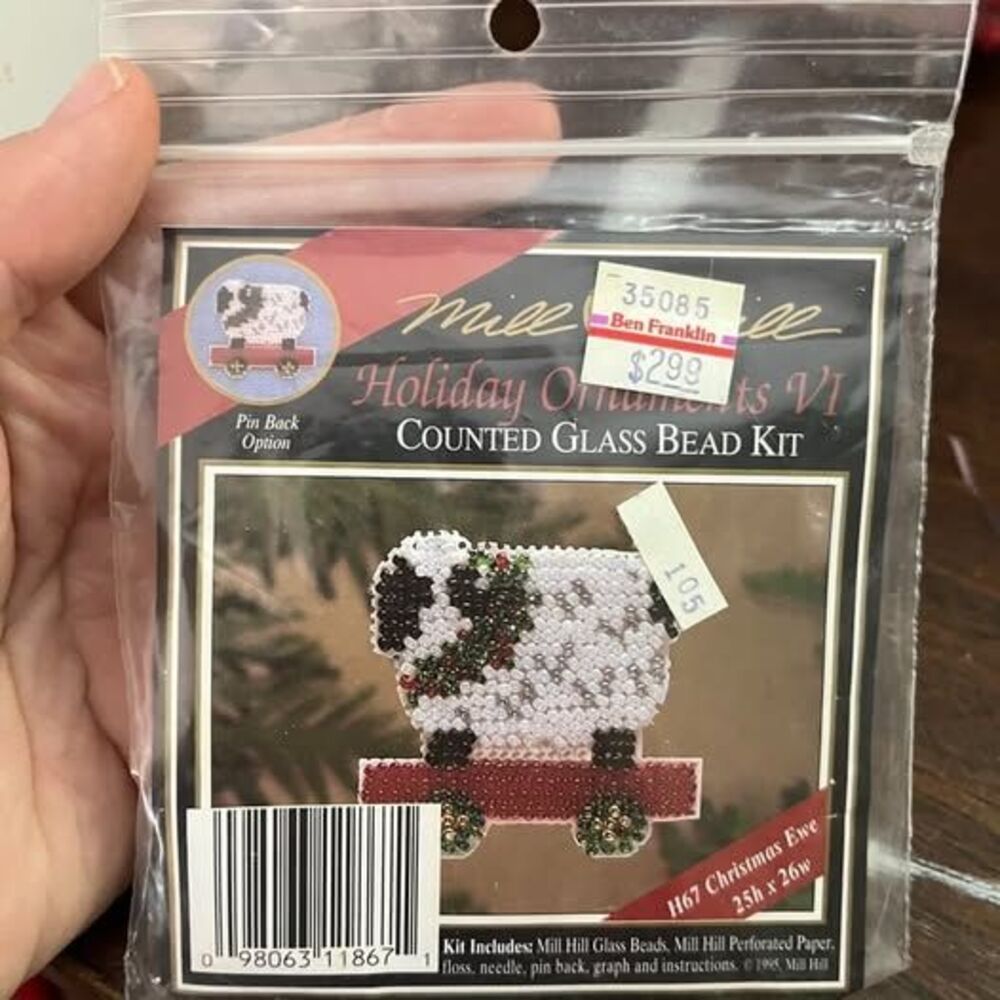 Mill Hill Holiday Ornaments VI Christmas Ewe Counted Glass Bead Kit